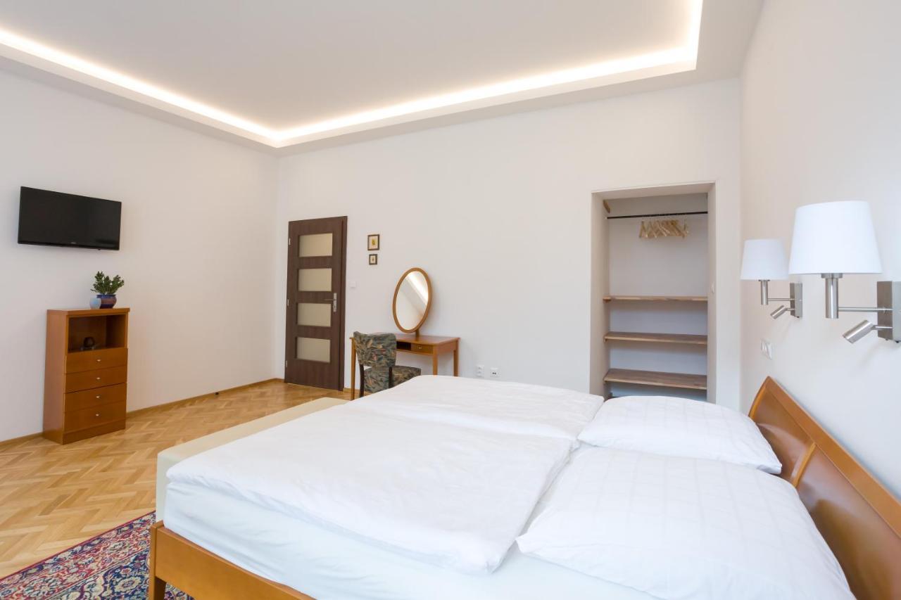 Luxusni Velky Apartman S Terasou V Centru Litomysle Exterior photo