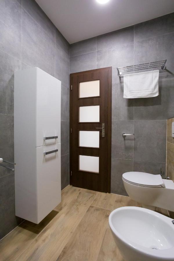 Luxusni Velky Apartman S Terasou V Centru Litomysle Exterior photo
