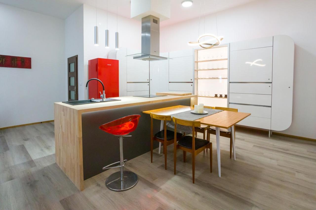 Luxusni Velky Apartman S Terasou V Centru Litomysle Exterior photo